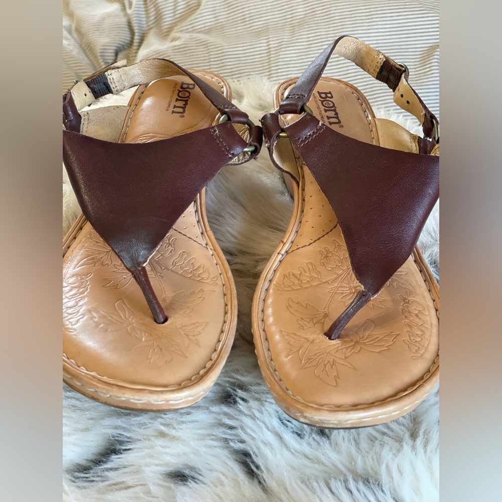 Born b.o.c brown comfort T strap leather wedge sandal sz 9